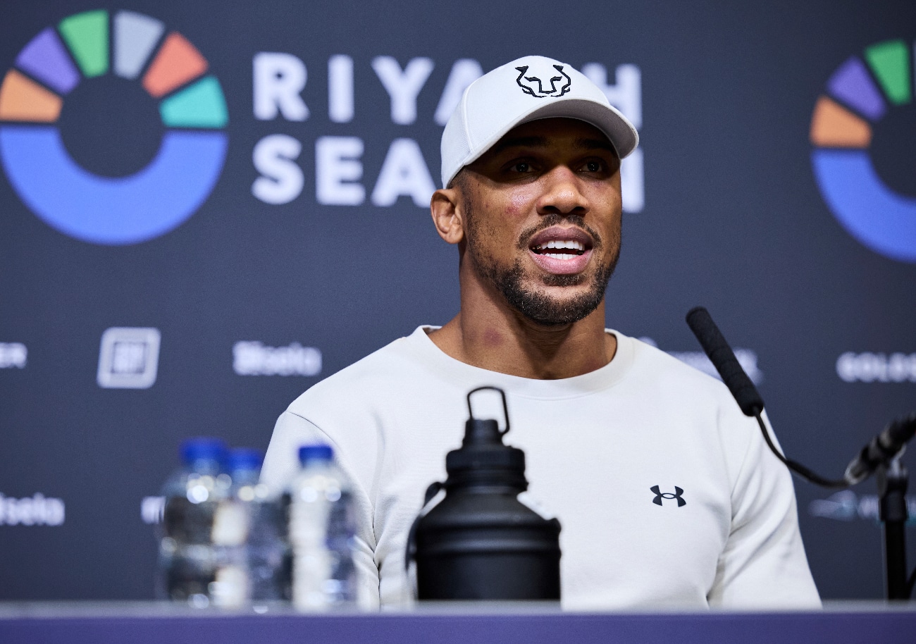 Usyk Picks Joshua To Defeat Fury In 2025