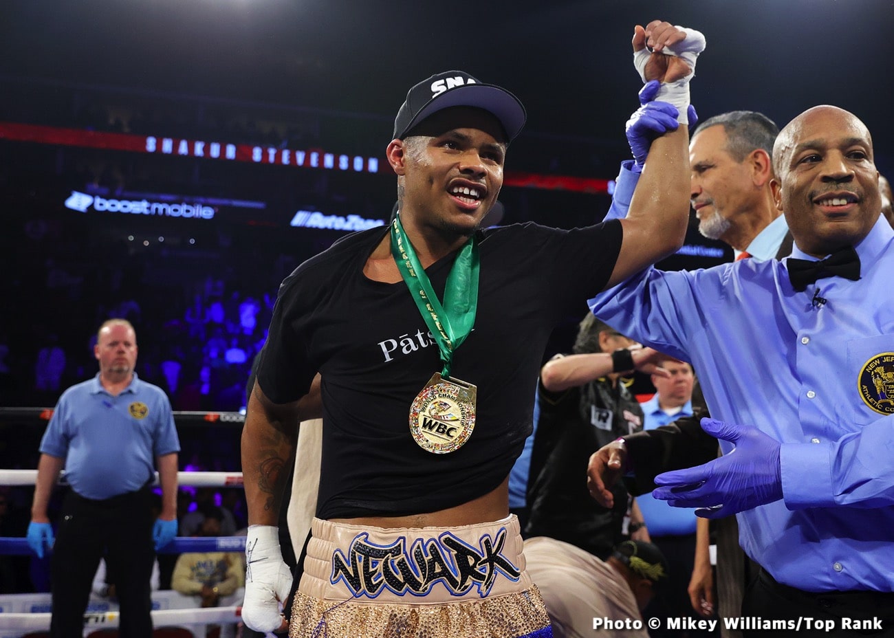 Shakur Stevenson Guarantees « Vintage Kur » Performance Against Schofield